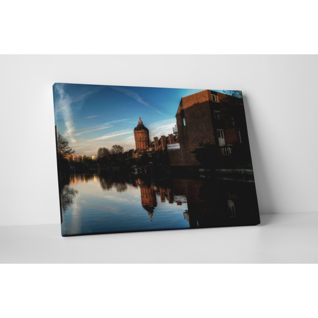 Folyóparti épületek