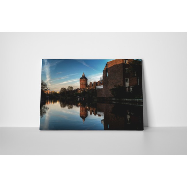 Folyóparti épületek