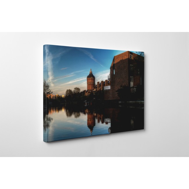 Folyóparti épületek