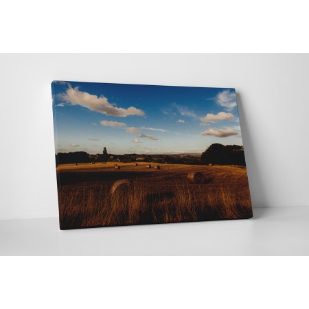 Szénakazal a mezőn