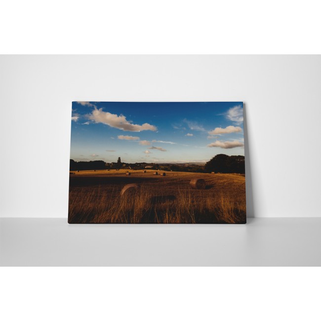 Szénakazal a mezőn