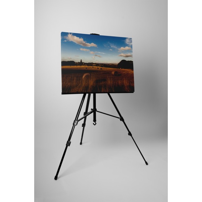 Szénakazal a mezőn