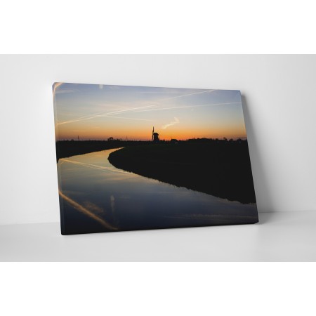 Szélmalom a naplementében