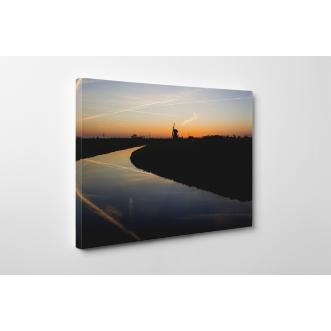 Szélmalom a naplementében