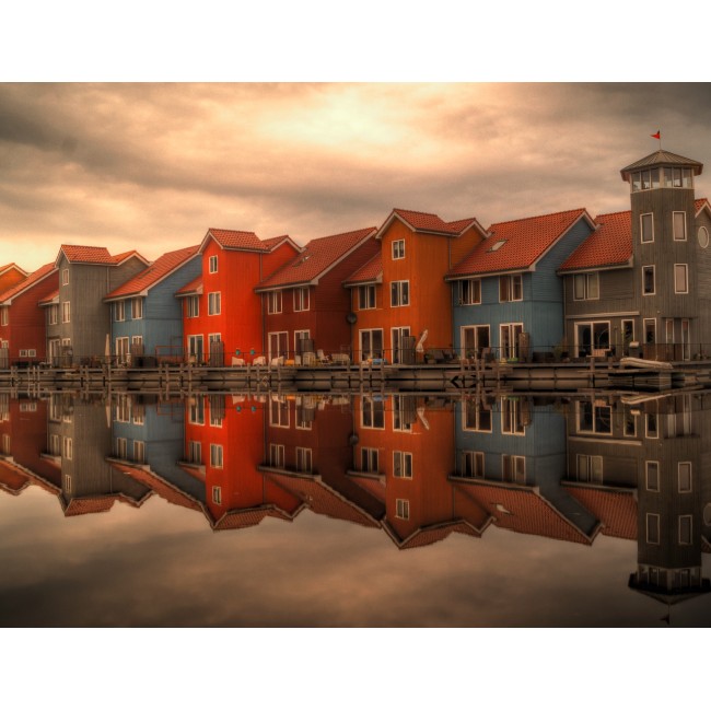 Színes házak a vízparton