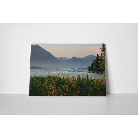 Tó a hegyek között