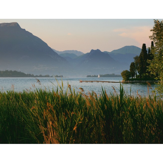 Tó a hegyek között