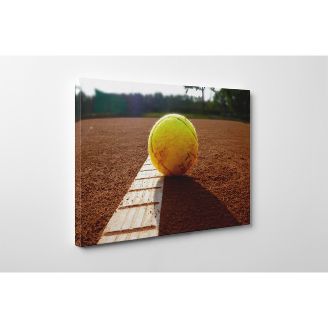 Teniszlabda a pályán