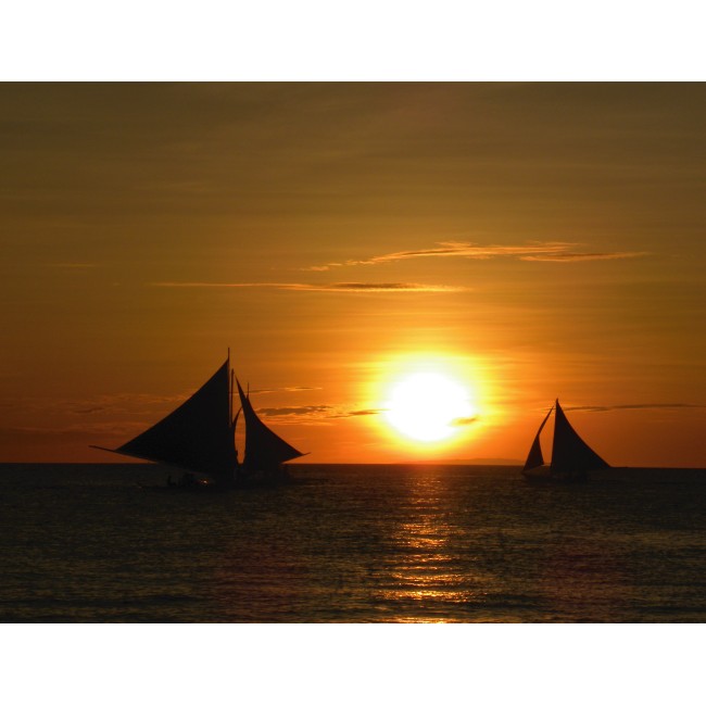 Vitorlázás a naplementében