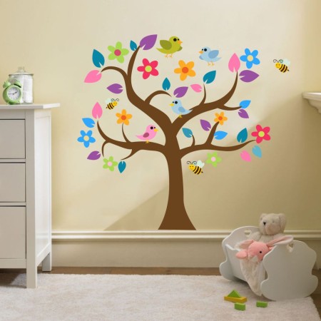 Színes levelű fa madarakkal