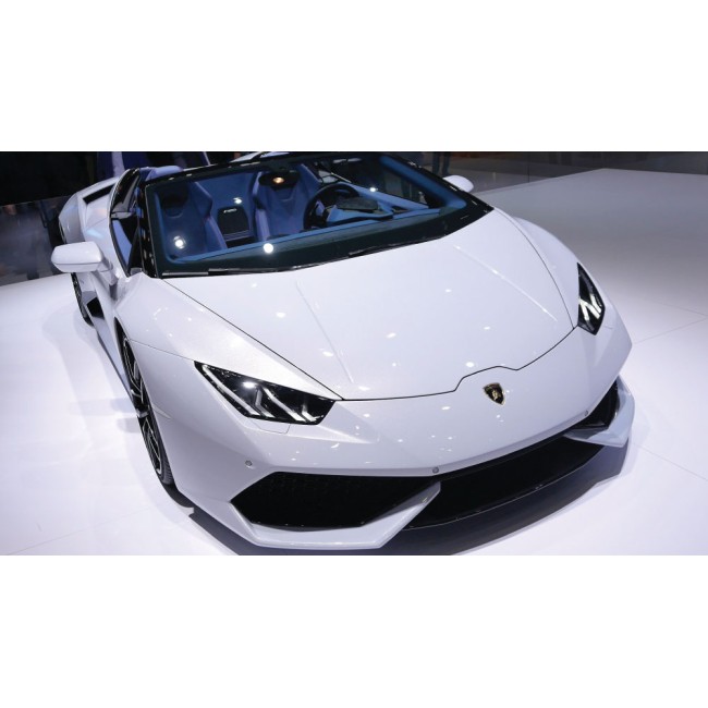 Hófehér Lamborghini Aventador