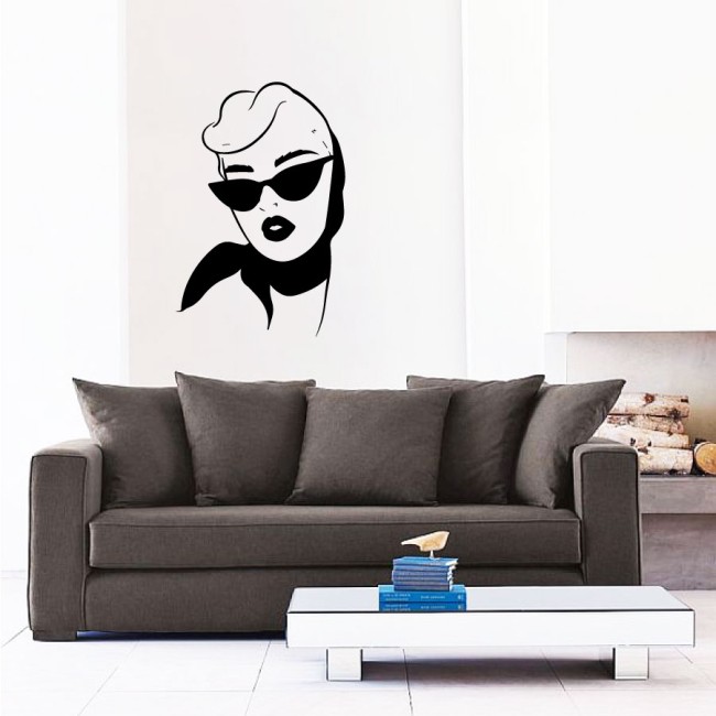 Napszemüveges hölgy - Falmatrica / Faltetoválás -