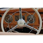 Klasszikus Mercedes volán